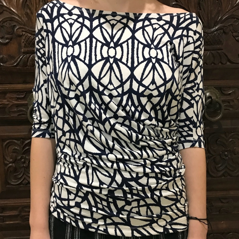 Tart asymmetrical top